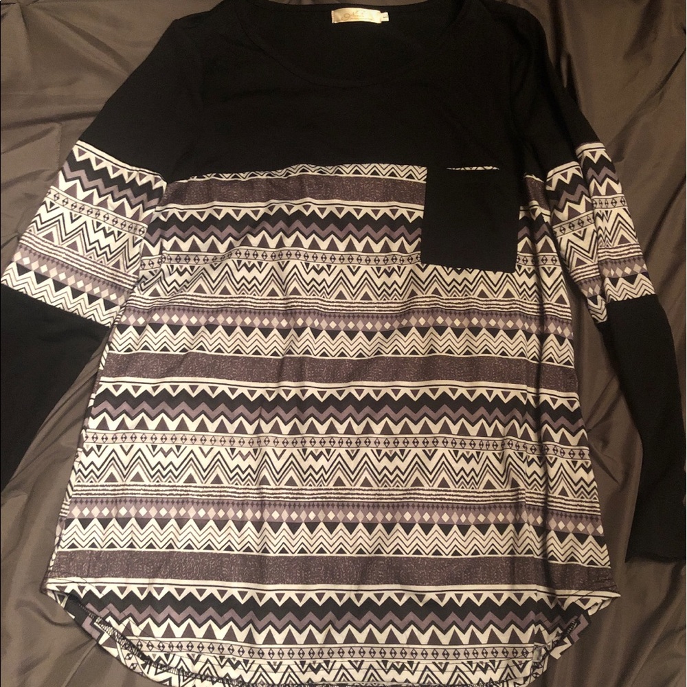 Shirt with Black/White stripes